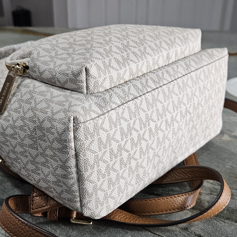 NWT Michael Kors Abbey MK Signature Backpack Vanilla Brown Gold - Picture 9 of 15